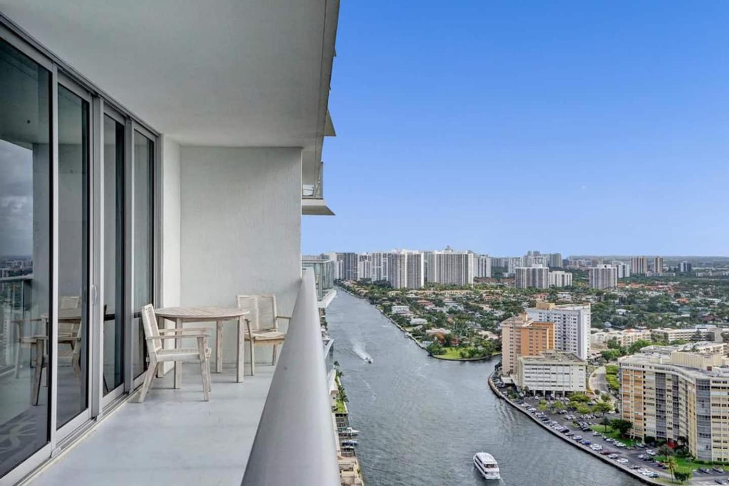 Amazing Apartments At H Beach House Голлівуд Екстер'єр фото